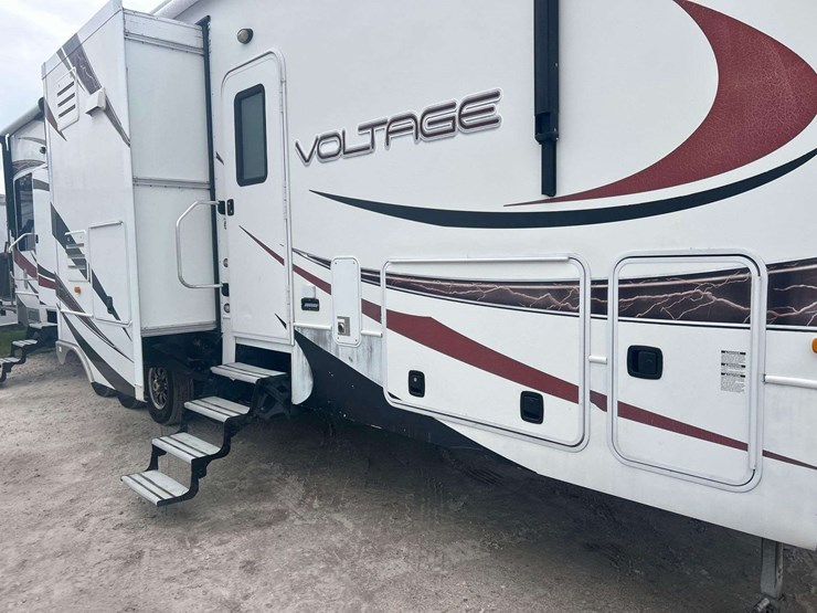 2012-dutchmen-voltage-v3950-42ft-5th-wheel-tri-axle-toy-hauler-travel-trailer-image-20