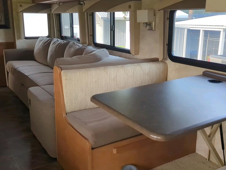 2012-winnebago-vista-class-a-motorhome,-2-slide-outs,-ford-v10-engine-image-17