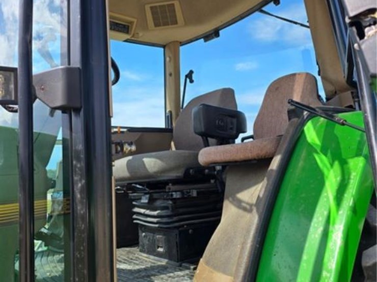 john-deere-8100-image-21