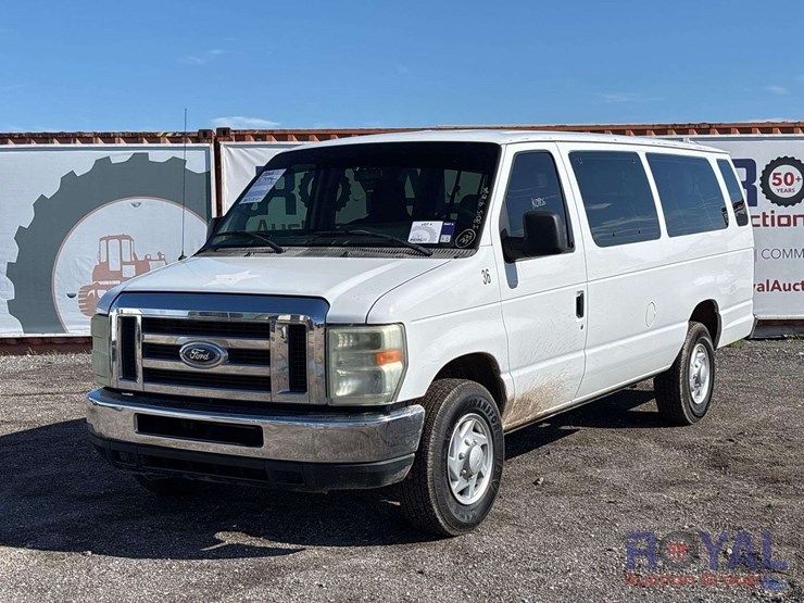 2011-ford-e350-image-1