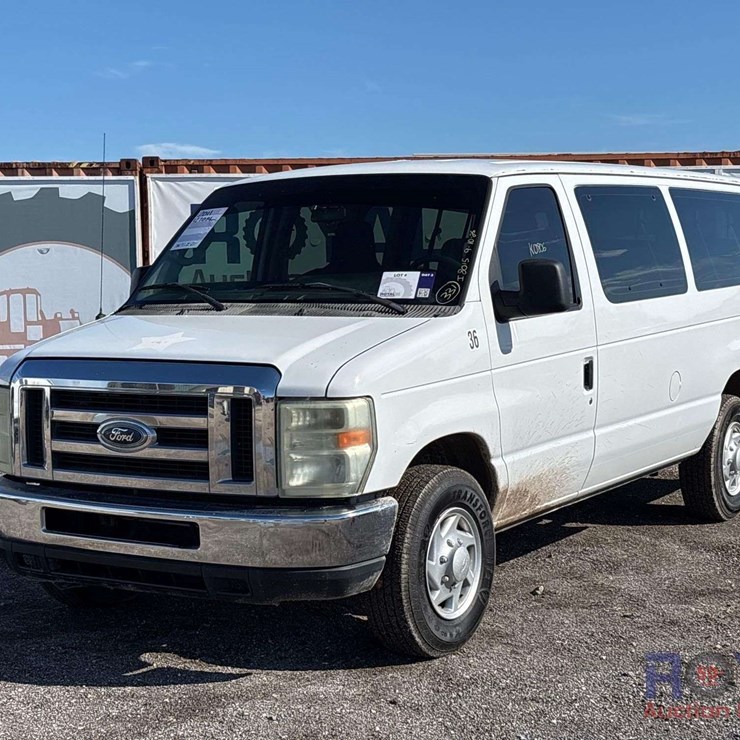 2011 FORD E350