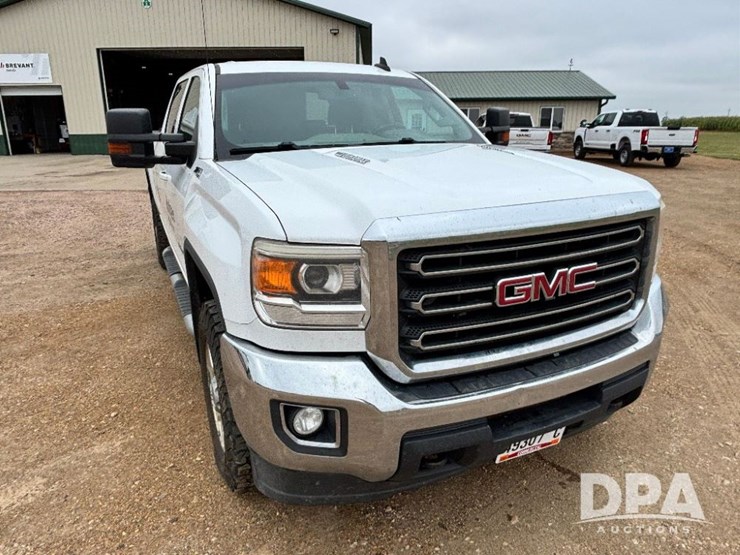 2015-gmc-sierra-2500hd-image-4