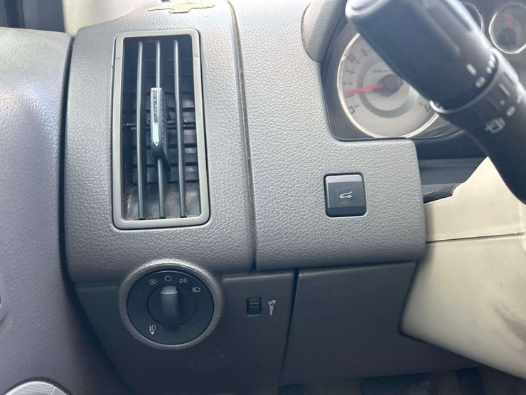 2010-ford-edge-image-15