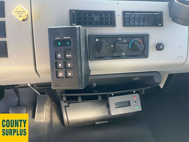 1996-freightliner-fl80-image-13