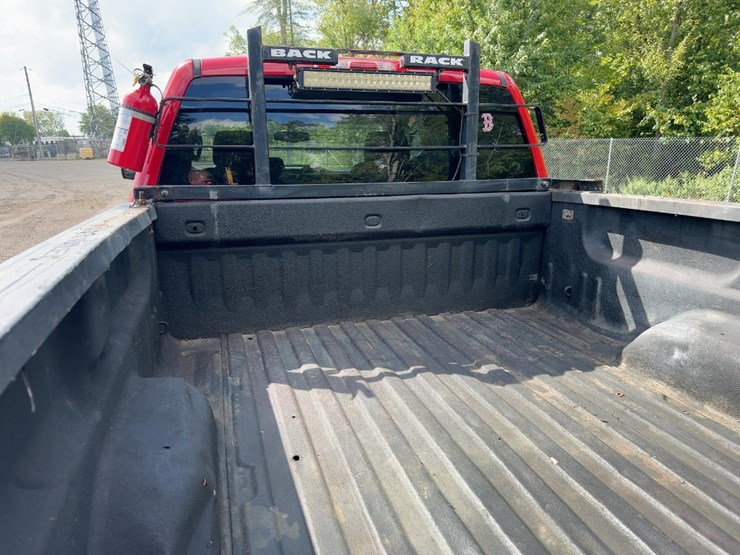 2015-chevrolet-silverado-2500hd-image-13