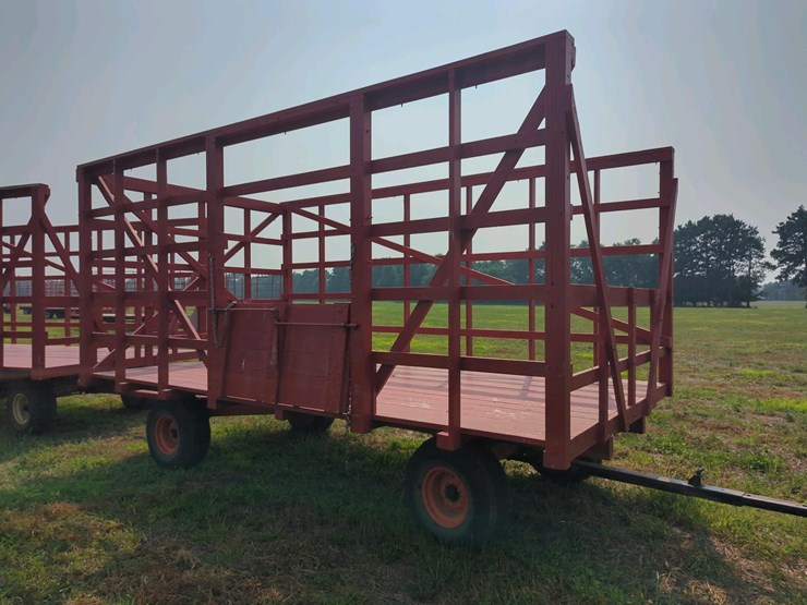 18-ft-wooden-bale-kicker-rack-on-jumbo-10-ton-wagon-(stored-inside)-image-2