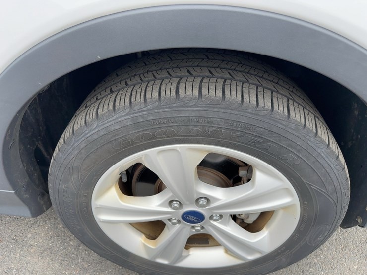 2016-ford-escape-se-image-8