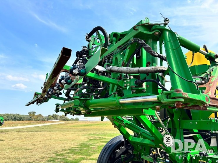 2018-john-deere-r4038-image-101
