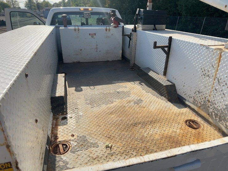 2012-ford-f550-xl-image-29