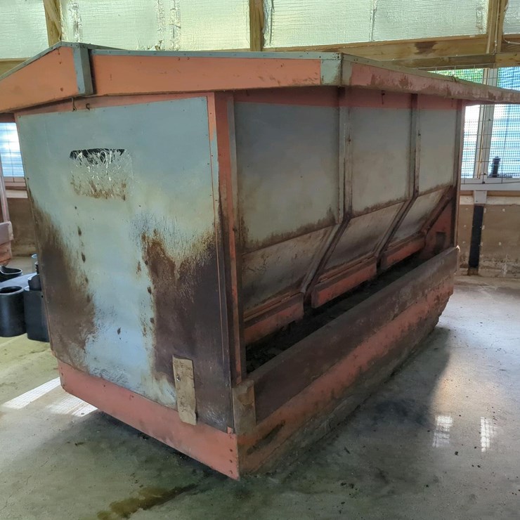 Smidley Livestock Feeder 10'7"x5'x7'