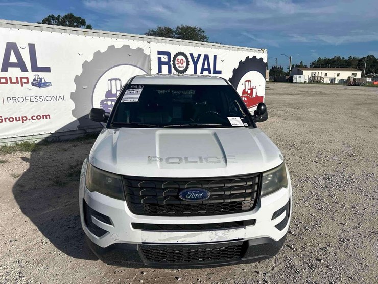 2016-ford-explorer-image-21