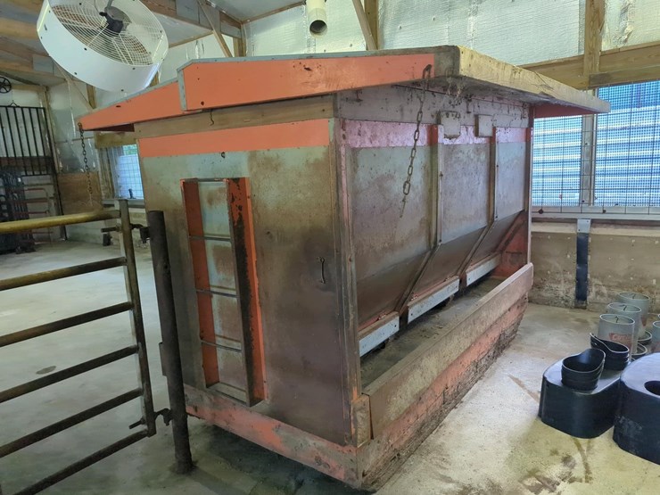 smidley-livestock-feeder-10'7"x5'x7'10"-image-3