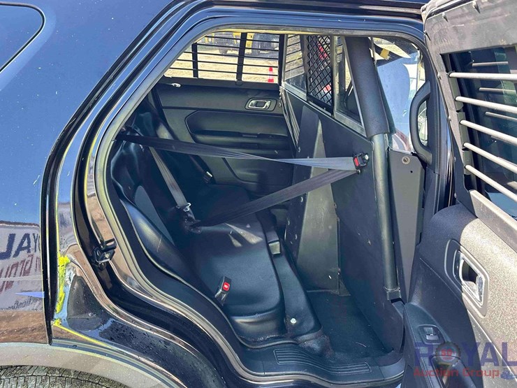 2017-ford-explorer-image-22