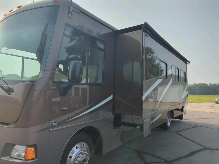 2012-winnebago-vista-class-a-motorhome,-2-slide-outs,-ford-v10-engine-image-8