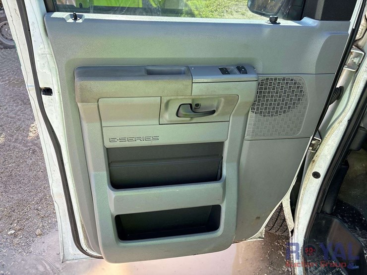 2011-ford-e350-image-12