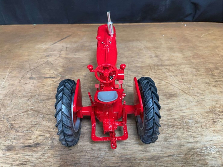 1/16-farmall-super-md-ta-2007-ontario-nib-sm-image-6