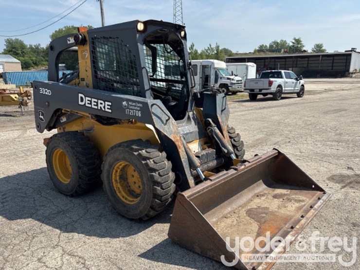 2010-deere-332d-image-4