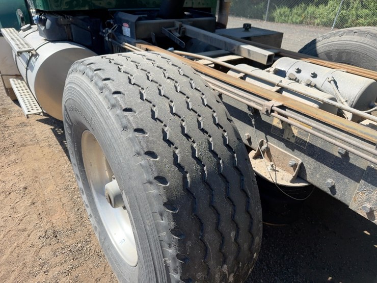 2018-kenworth-t800-image-15