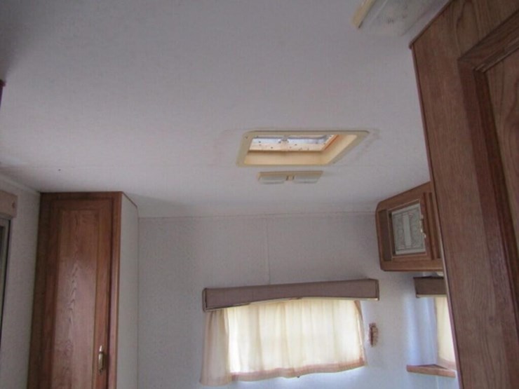 1992-layton-model-2000,bumper-pull-camper,2-doors-image-22
