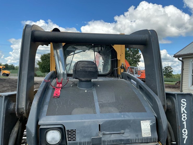 2014-deere-333e-image-31