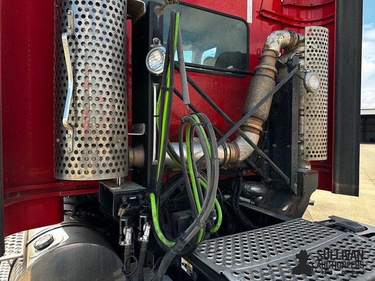 2015-kenworth-t440-image-17