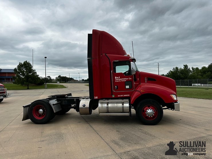 2015-kenworth-t440-image-4