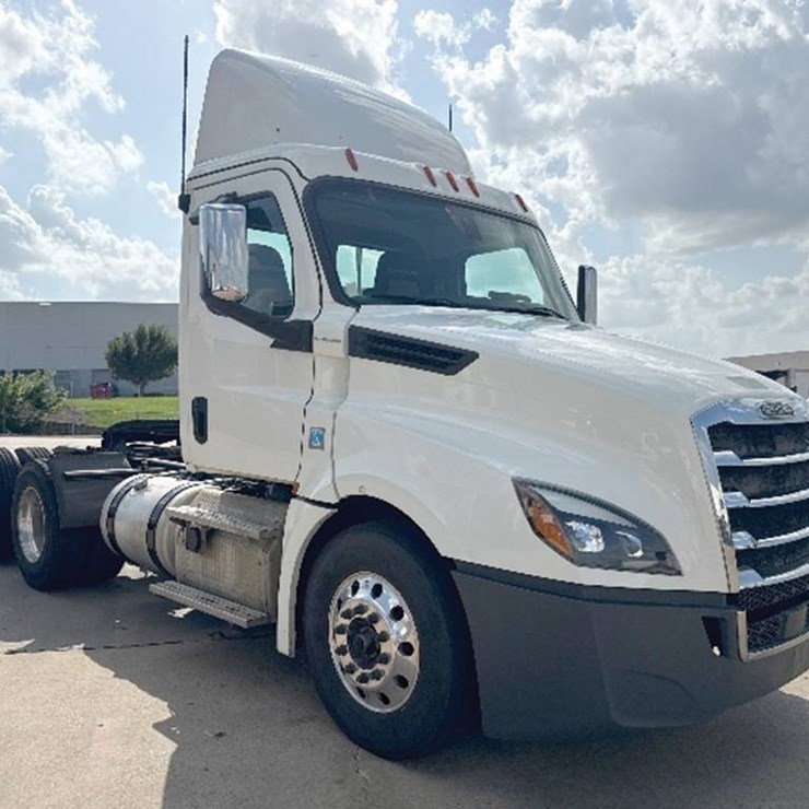 2019 FREIGHTLINER CASCADIA 126