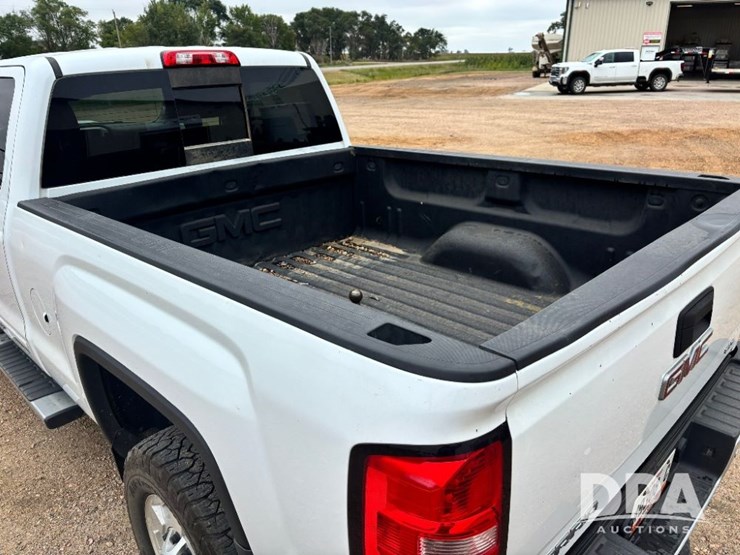 2017-gmc-sierra-2500hd-image-33