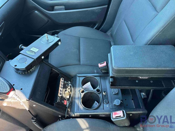 2017-ford-explorer-image-17