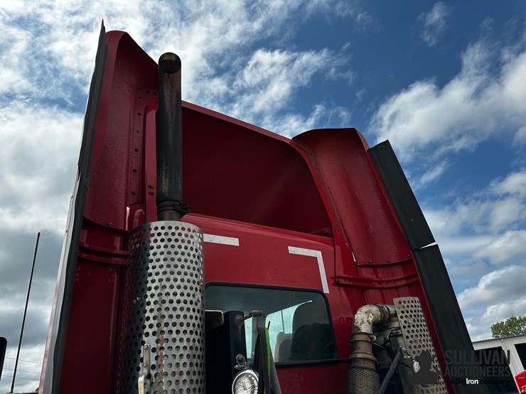 2015-kenworth-t440-image-15
