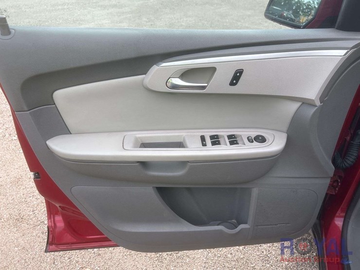 2012-chevrolet-traverse-ltz-image-12