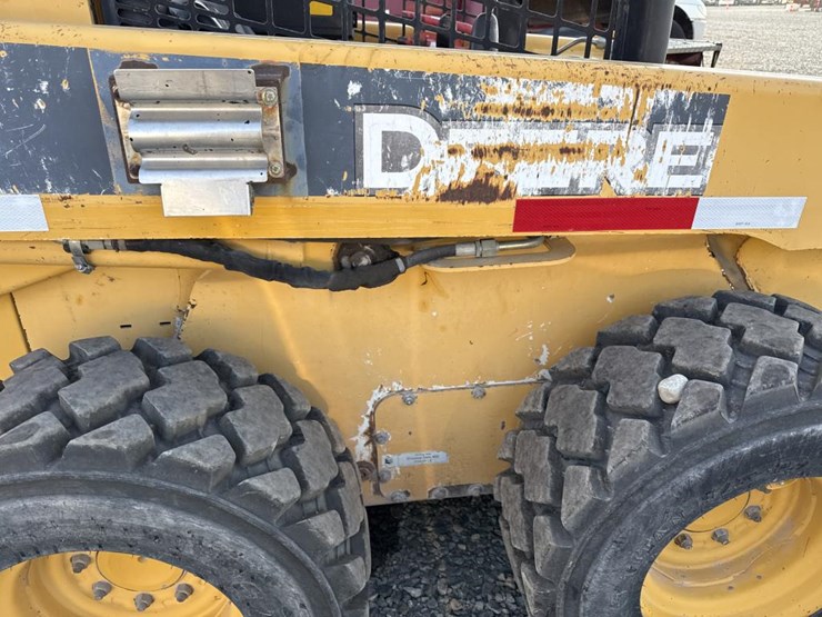 2008-deere-320-image-31