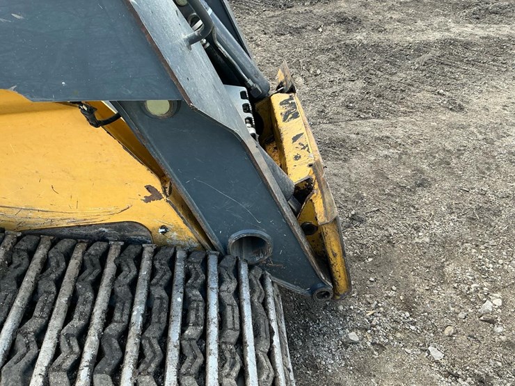 2014-deere-333e-image-37