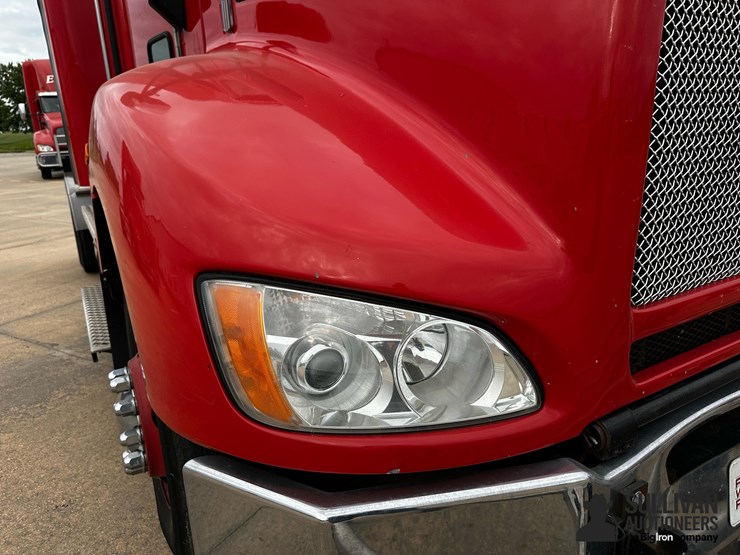 2016-kenworth-t440-image-12