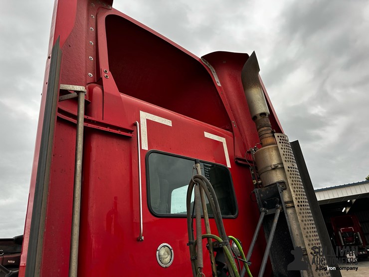 2010-kenworth-t800-image-15