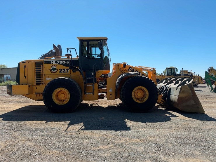 2012-hyundai-hl780-9-image-6