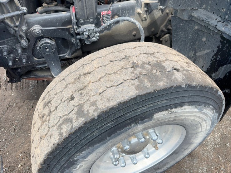 2017-mack-granite-gu713-image-13