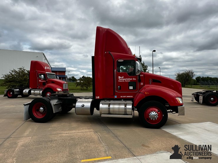 2013-kenworth-t440-image-4