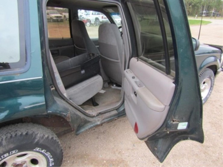 1997-ford-explorer-xlt-image-38