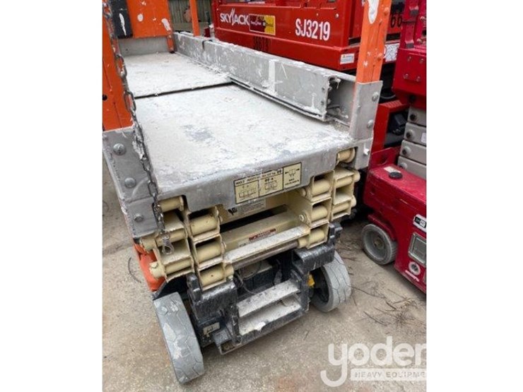 2011-jlg-1930es-image-2