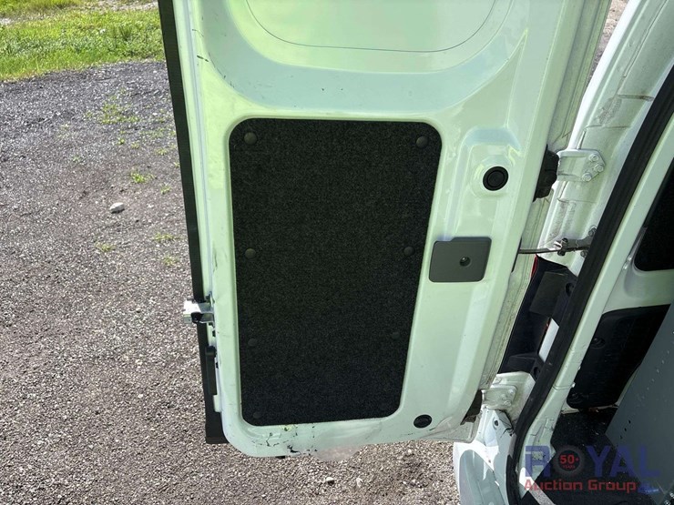 2017-nissan-nv200-image-27