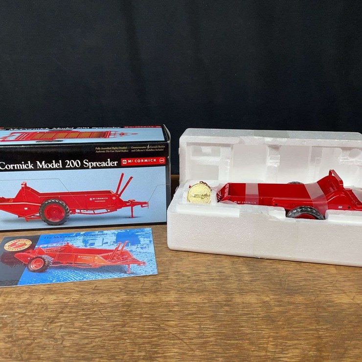 1/16 McCormick 200 Spreader Precision NIB Ertl