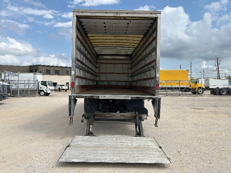 2019-international-durastar-4300-image-3
