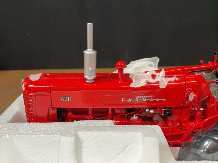 1/16-farmall-400-precision-nib-ertl-image-9