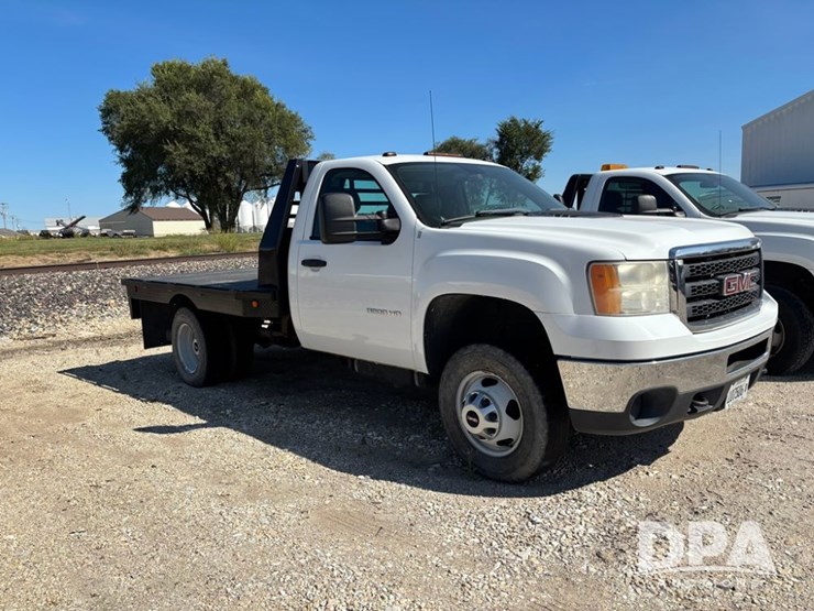 2011-gmc-3500hd-image-1