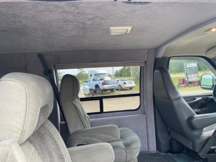 2004-chevy-express-van,-waldoch-crafts-edition,-image-22