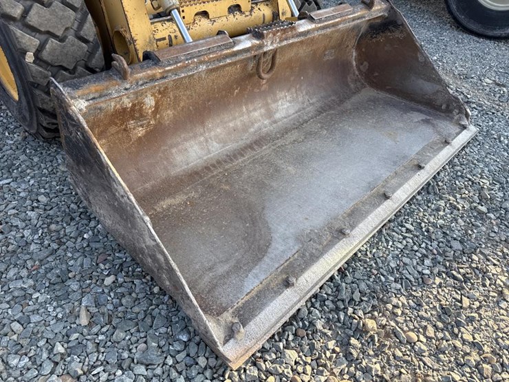 2008-deere-320-image-10