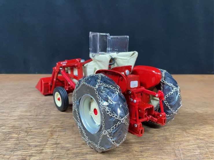 1/16-ih-460-2009-red-power-nib-ertl-image-6