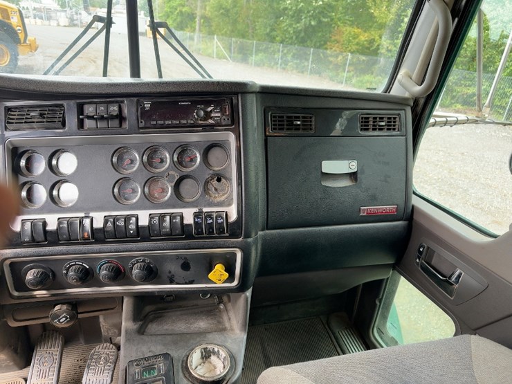 2016-kenworth-t800-image-32