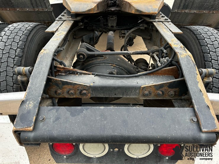 2015-kenworth-t440-image-16